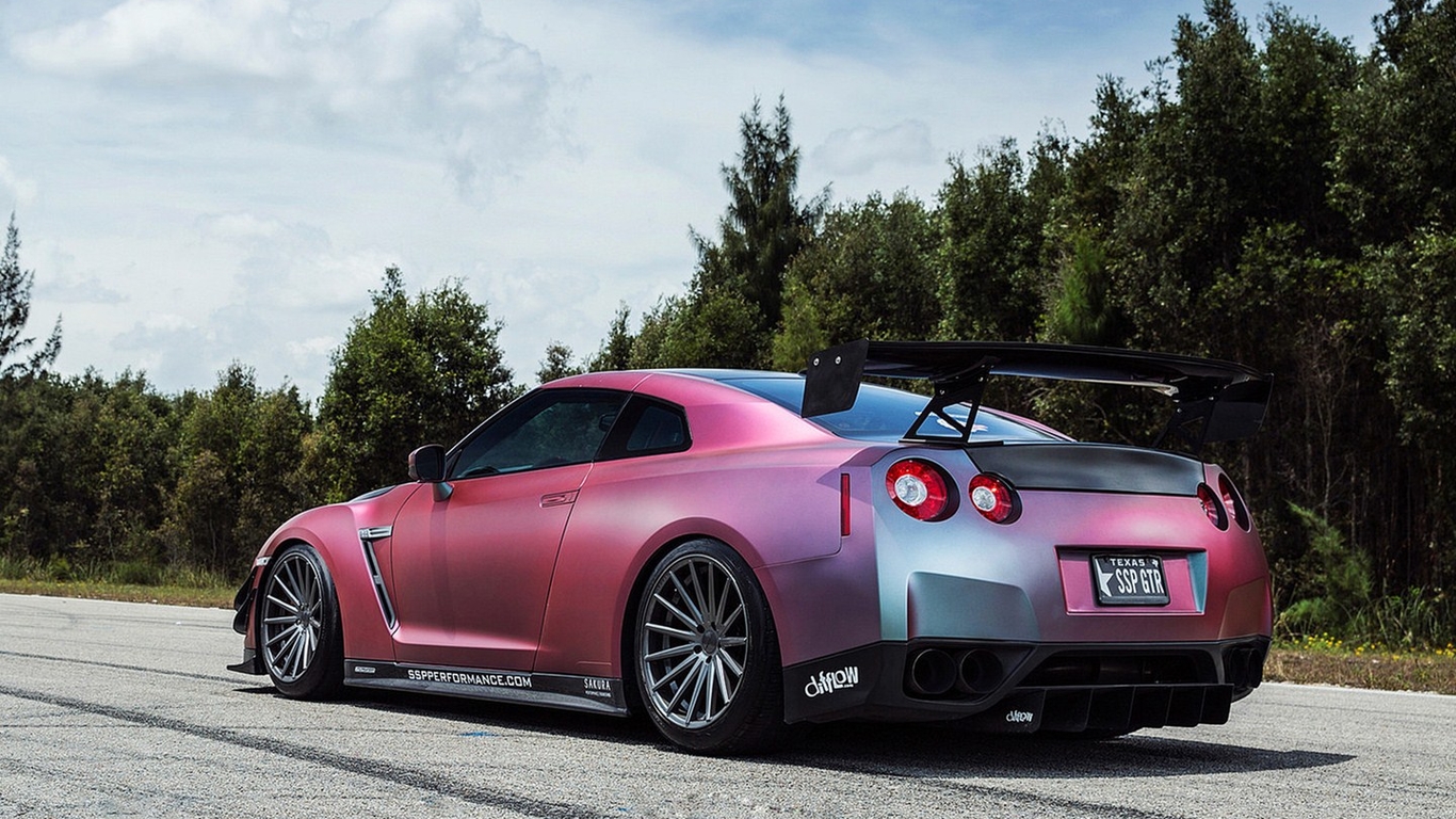 日產(chǎn)GT-R R35改裝車 高清桌面壁紙，駕馭視覺的機(jī)械藝術(shù)